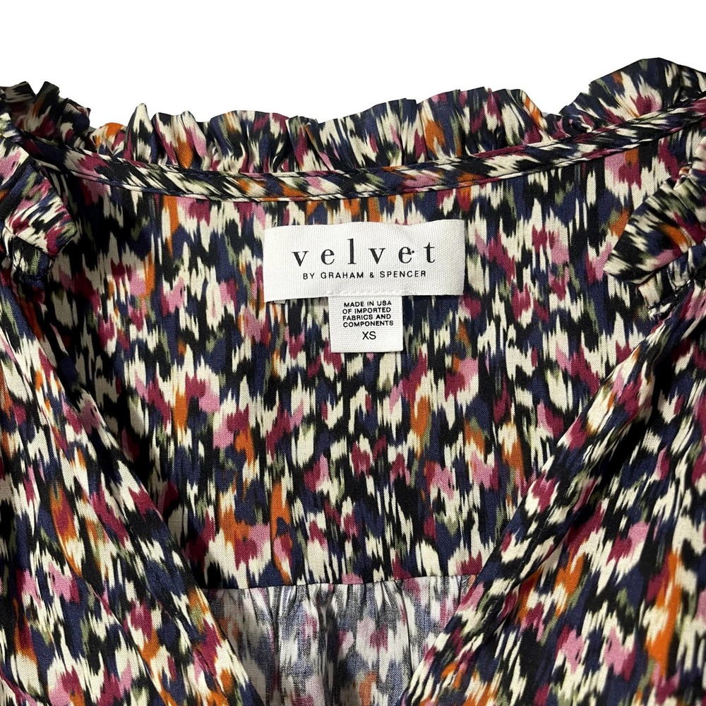 Velvet By Graham & Spencer Abstract Print Ruffle Neck Silky Viscose Blouse XS - Picture 2 of 5